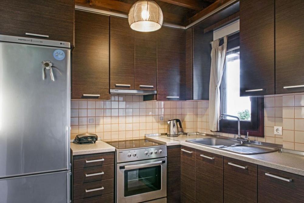 לריסוס Katevi Luxury Seafront Villa מראה חיצוני תמונה