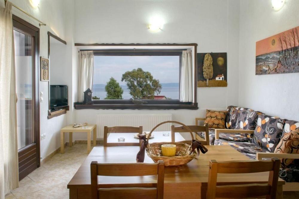 לריסוס Katevi Luxury Seafront Villa מראה חיצוני תמונה