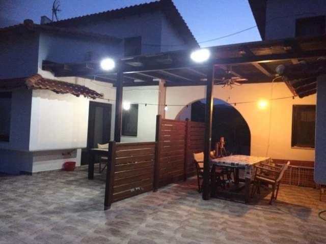 לריסוס Katevi Luxury Seafront Villa מראה חיצוני תמונה